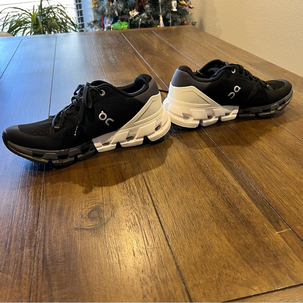 On Cloudflyer 4 Running Shoes | Black | Women's 8 - Picture 9 of 10